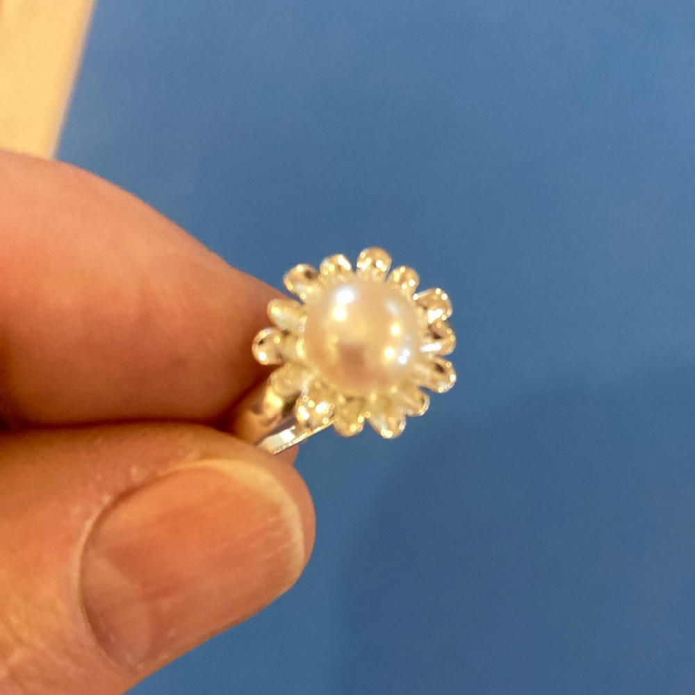 Elegant Silver Pearl Ring